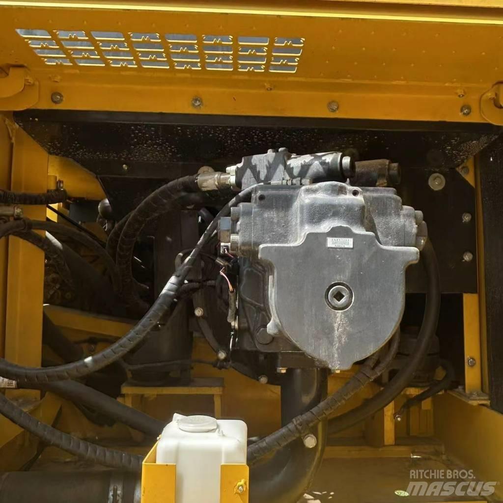 Komatsu 450-8 Beltegraver