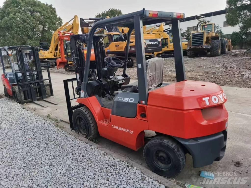 Toyota 7FD 30 Diesel Trucker