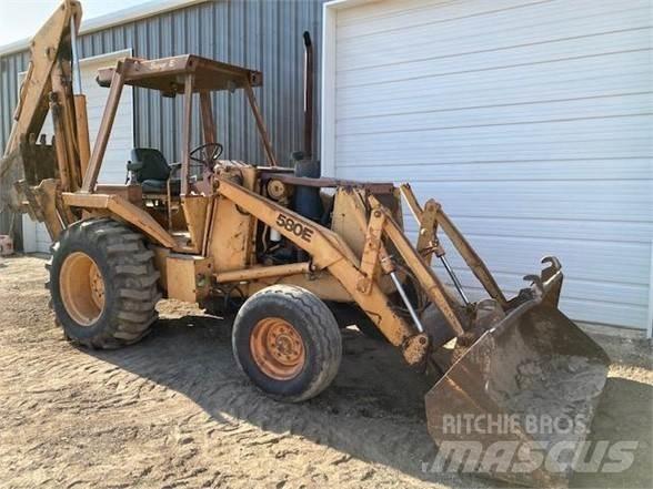 CASE 580E Traktorgravere