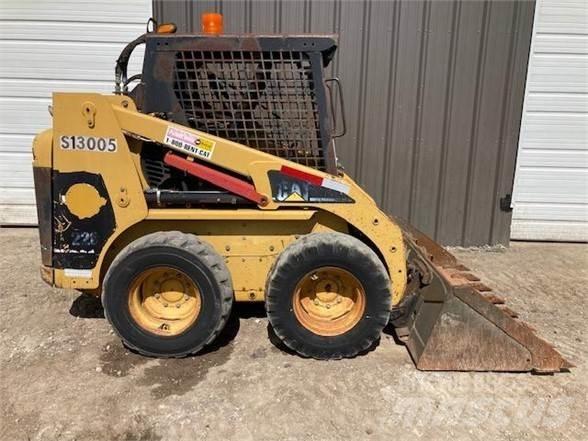 CAT 228 Kompaktlastere