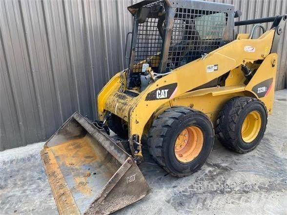 CAT 232B2 Kompaktlastere