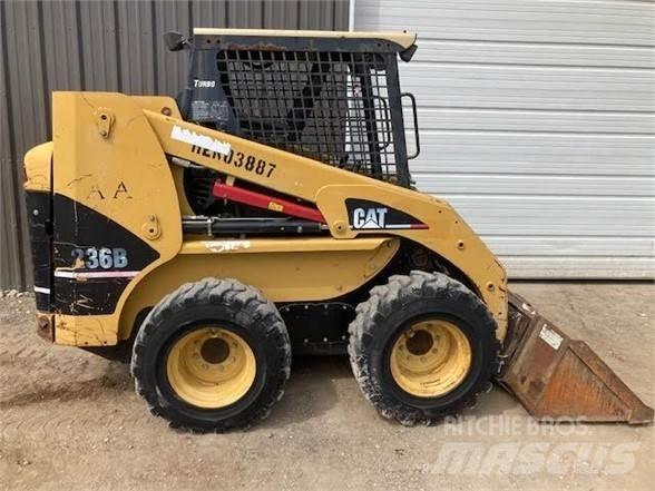 CAT 236B Kompaktlastere