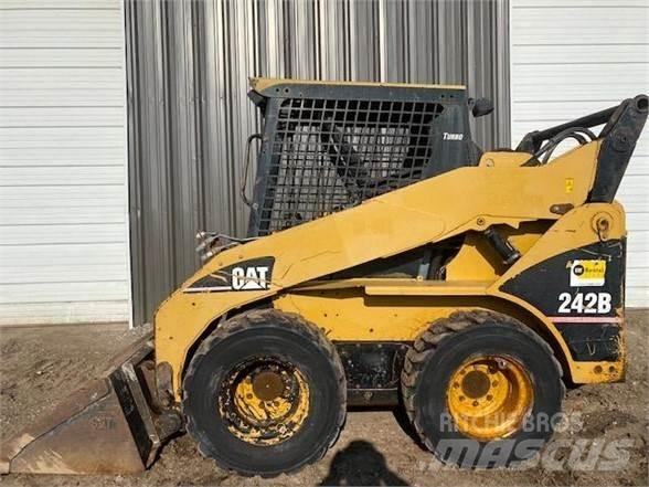 CAT 242B Kompaktlastere
