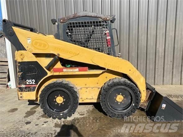 CAT 252 Kompaktlastere