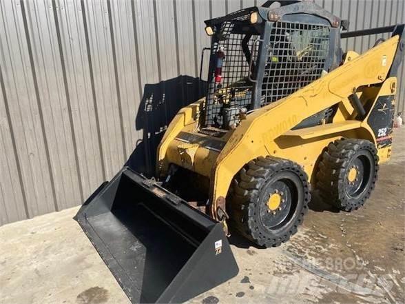 CAT 252 Kompaktlastere