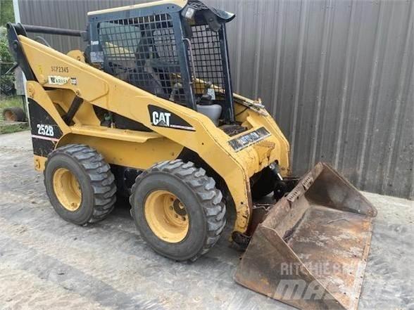 CAT 252B Kompaktlastere