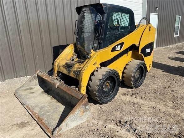 CAT 256C Kompaktlastere
