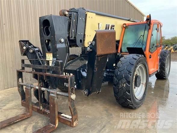 JLG 1055 Teleskoplastere
