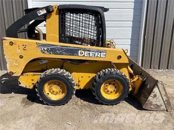 John Deere 317 Kompaktlastere