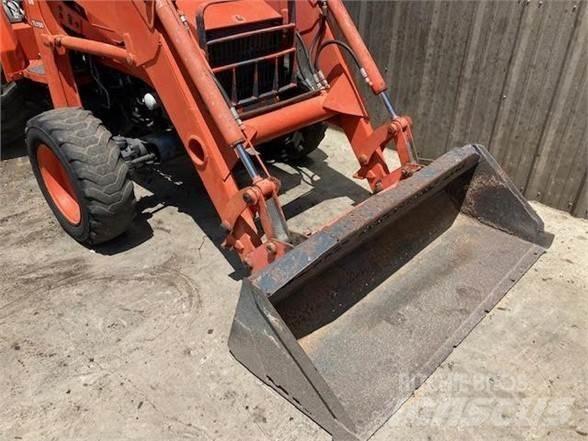 Kubota L48 Traktorgravere