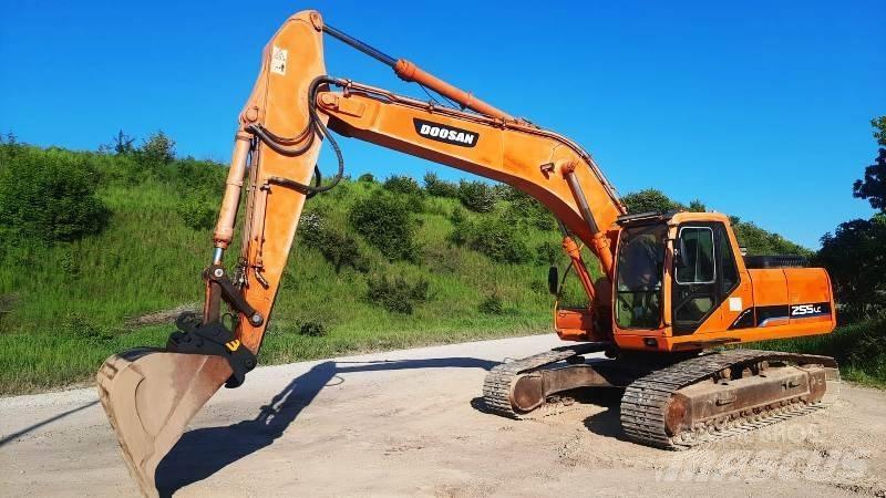 Daewoo S255 LC Beltegraver