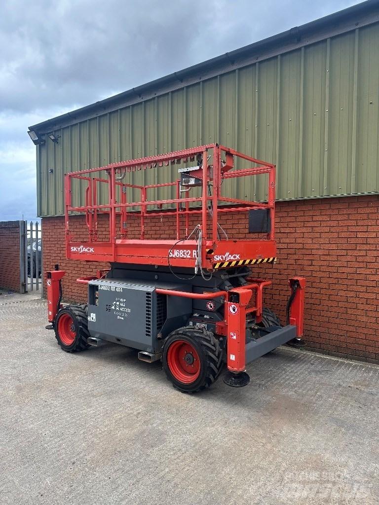 SkyJack SJ 6832 RT Sakselifter