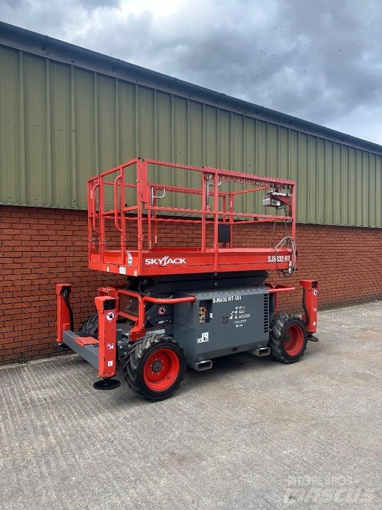 SkyJack SJ 6832 RT Sakselifter