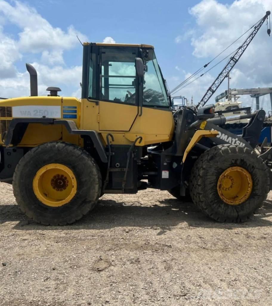 Komatsu WA 250 PZ-6 Hjullastere