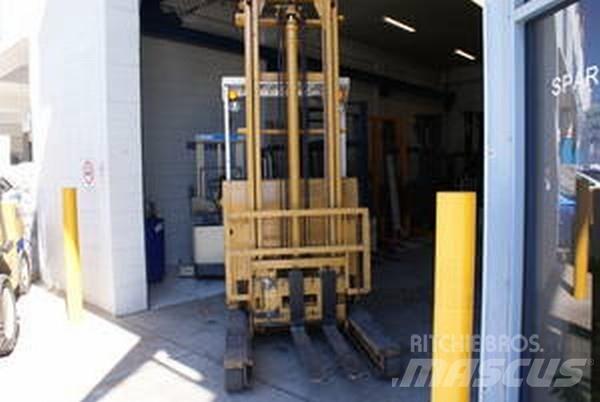 TCM FRHB20 Skyvemasttruck