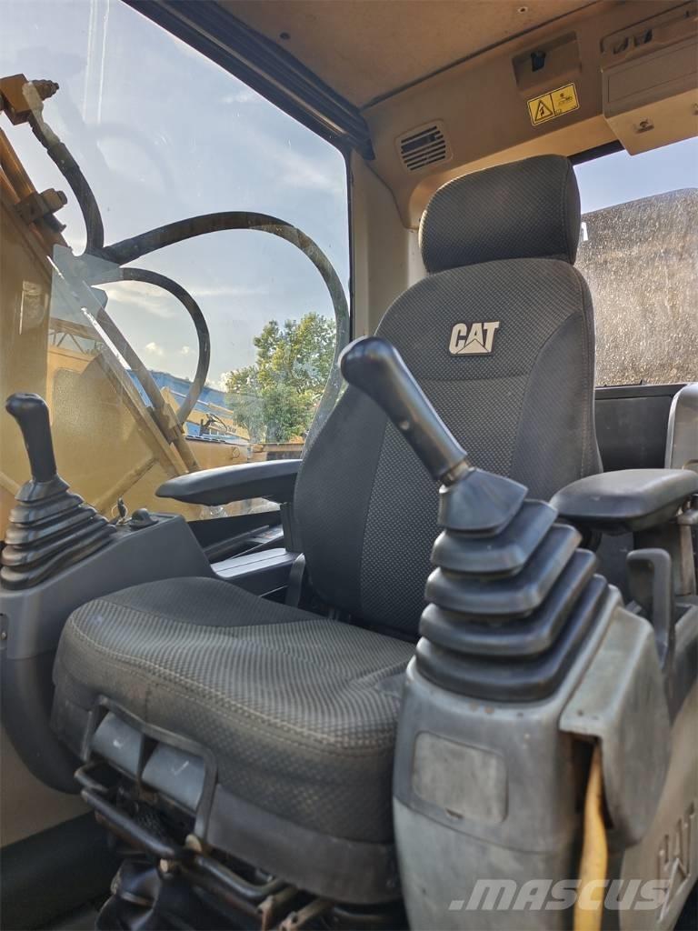 CAT 320 D 2 L Beltegraver