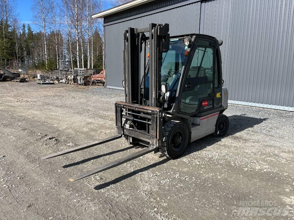 Nissan UD02A25P0 Propan trucker