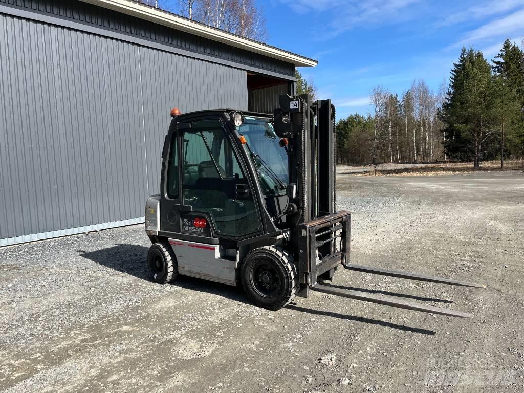Nissan UD02A25P0 Propan trucker