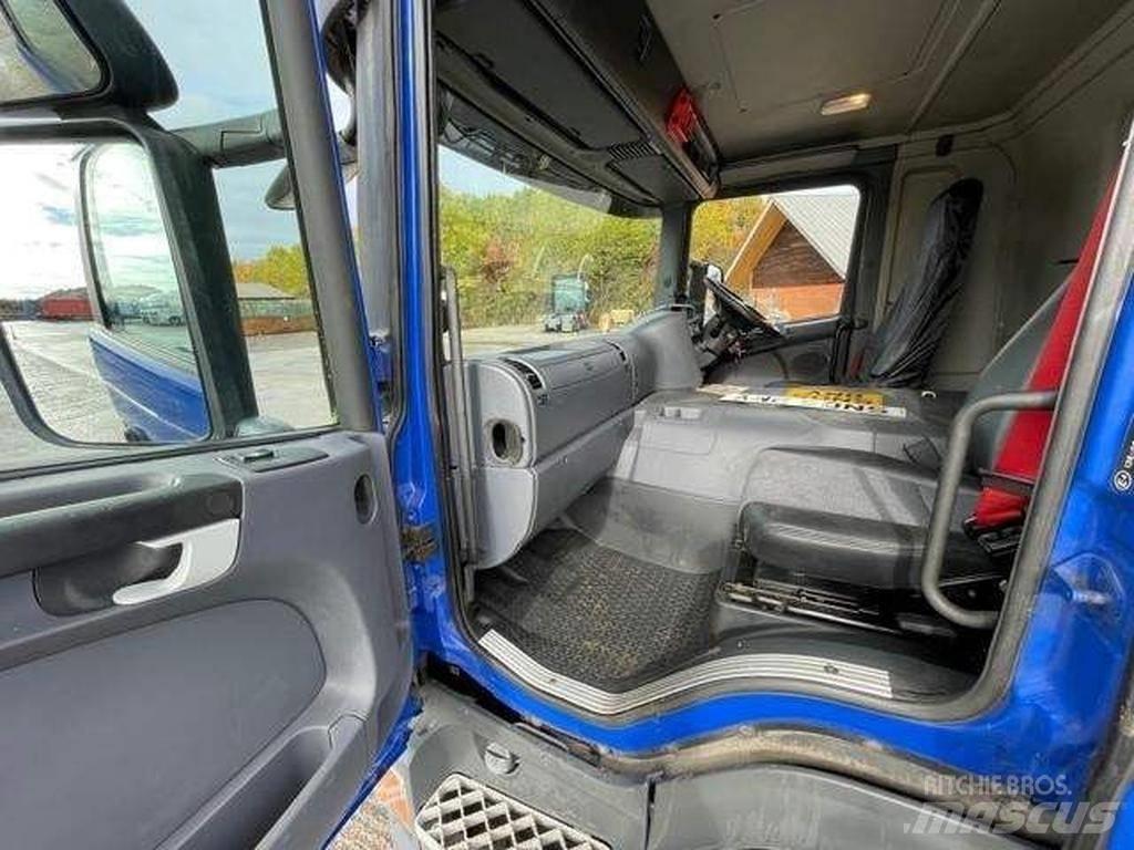 Scania P 230 Chassis