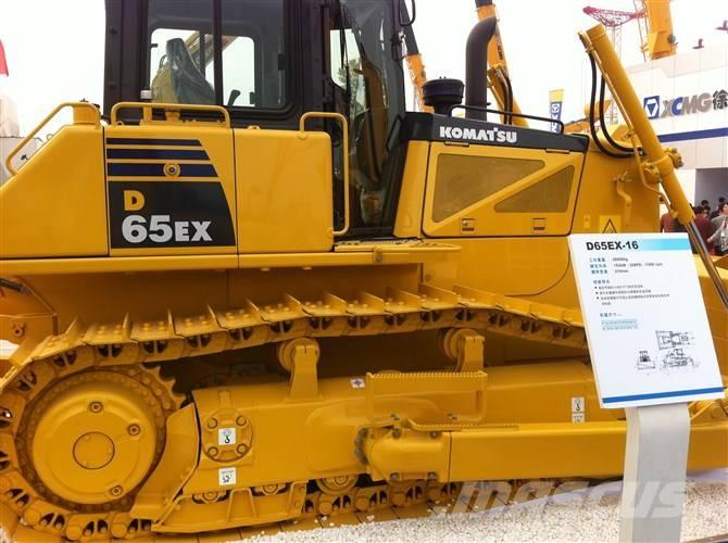Komatsu d65ex-16 Dozere Beltegående