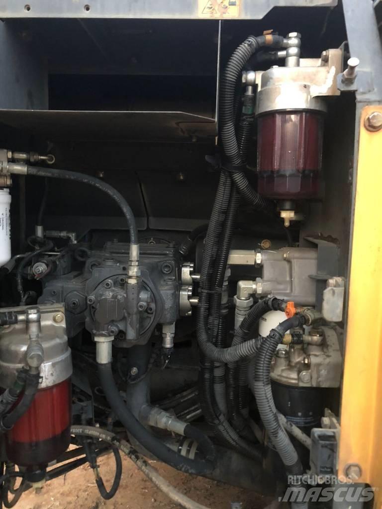 New Holland E 145 Beltegraver