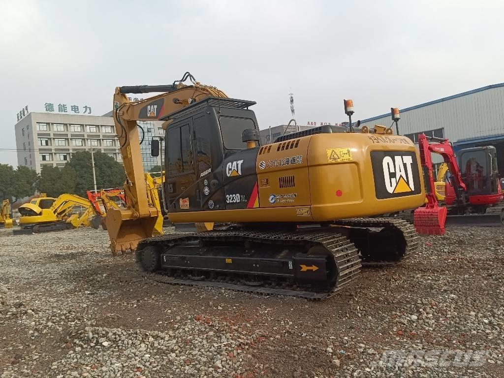 CAT 323 D Beltegraver