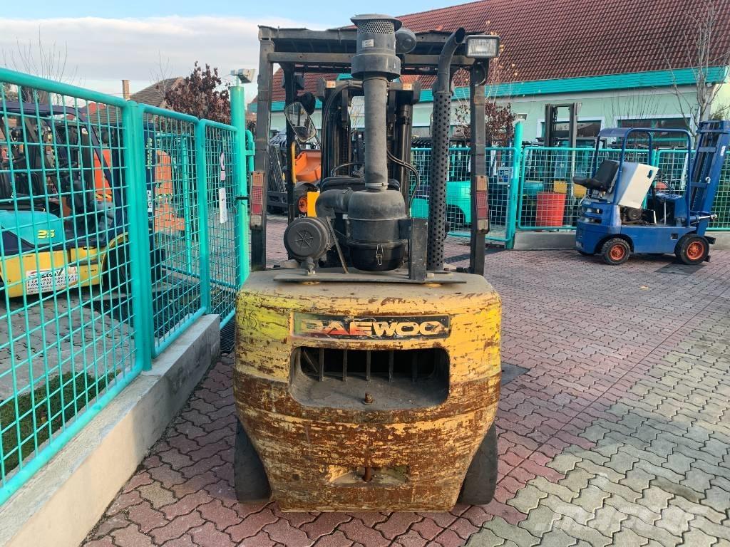 Daewoo D30S-3 V-3523 Diesel Trucker