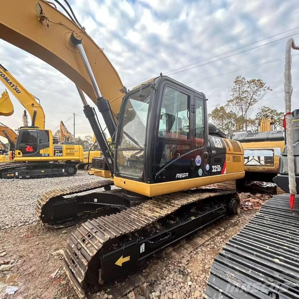 CAT 325 D Beltegraver