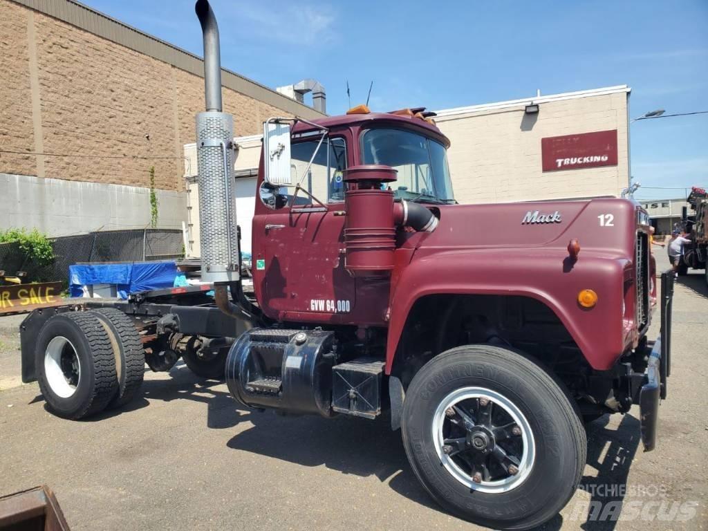 Mack RD 690 P Trekkvogner
