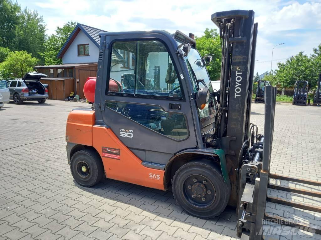 Toyota 8 FGF 30 Propan trucker