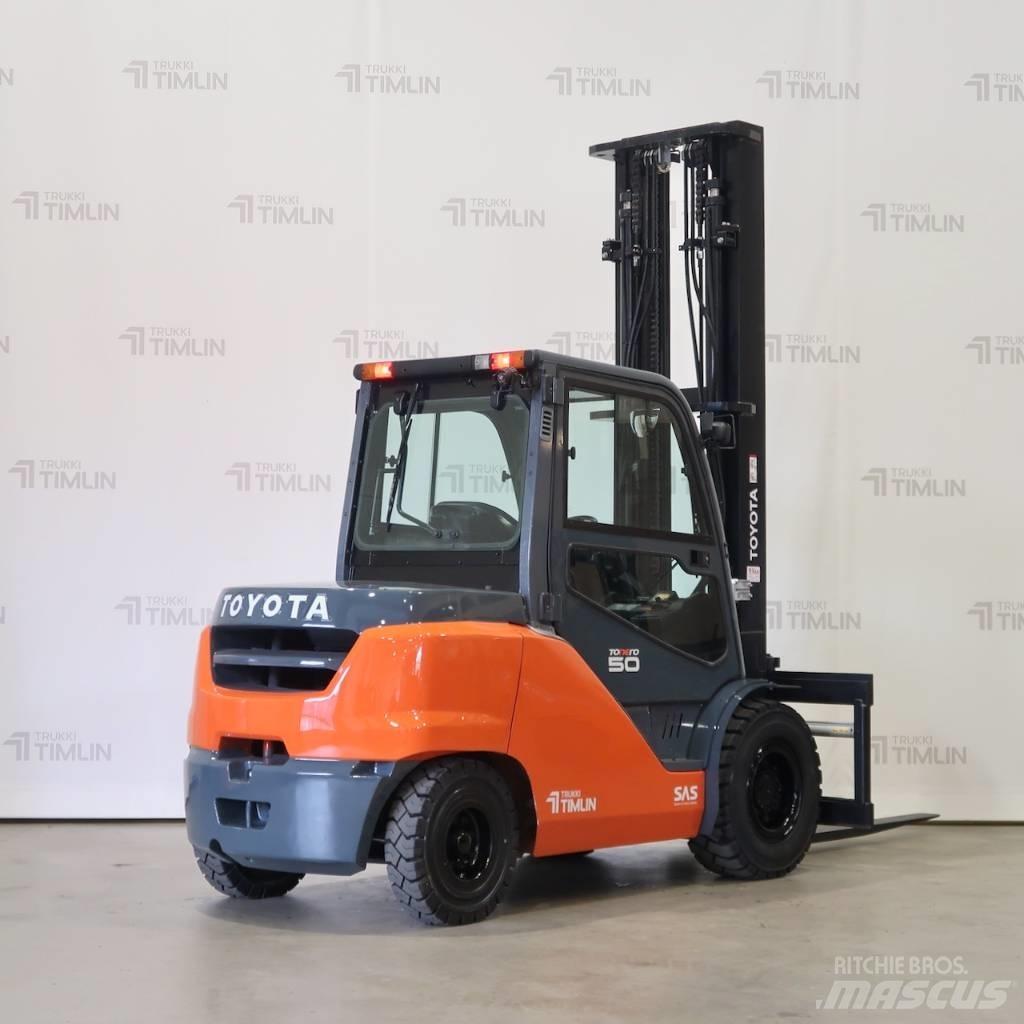 Toyota 40-8FD50N Diesel Trucker