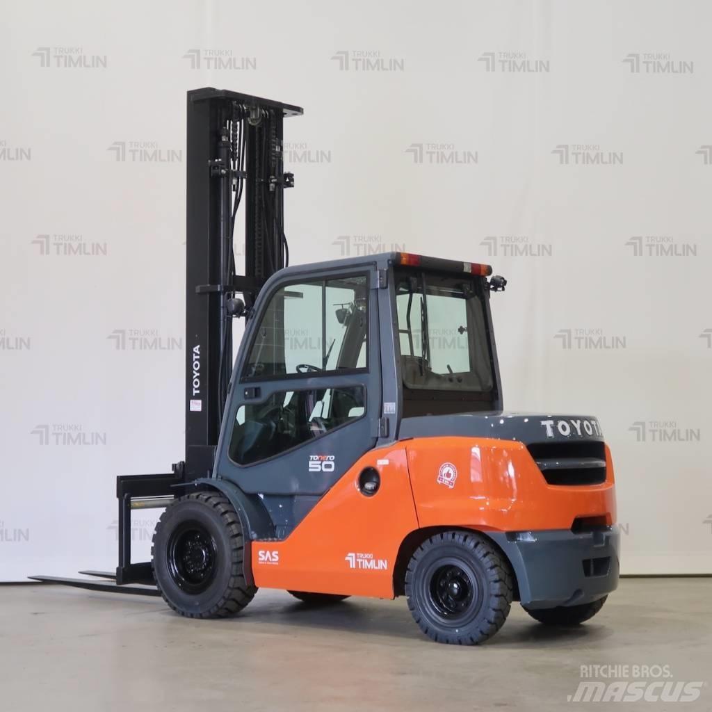 Toyota 40-8FD50N Diesel Trucker