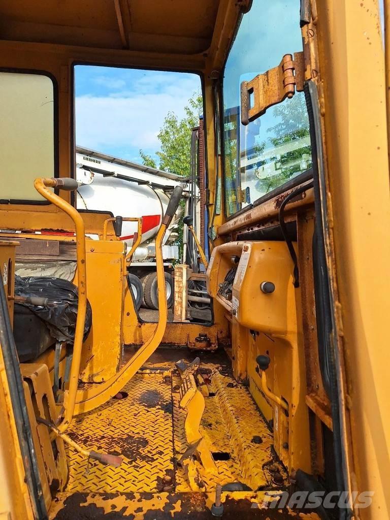 Komatsu D45-1 Dozere Beltegående