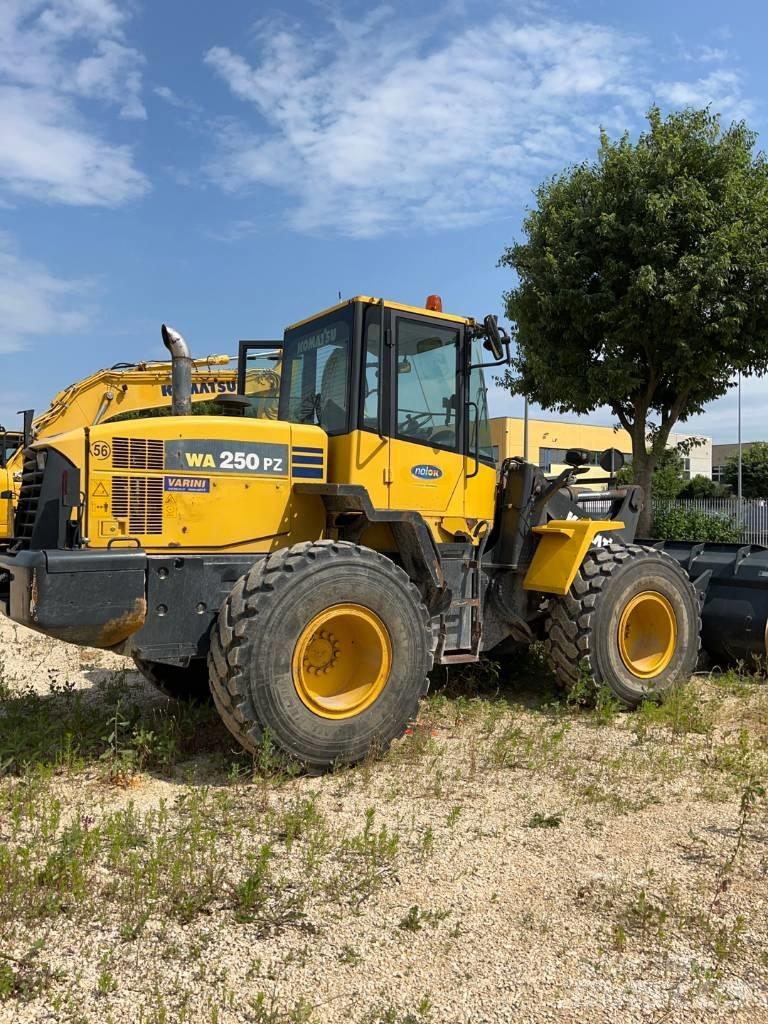 Komatsu WA 250 PZ-6 Hjullastere