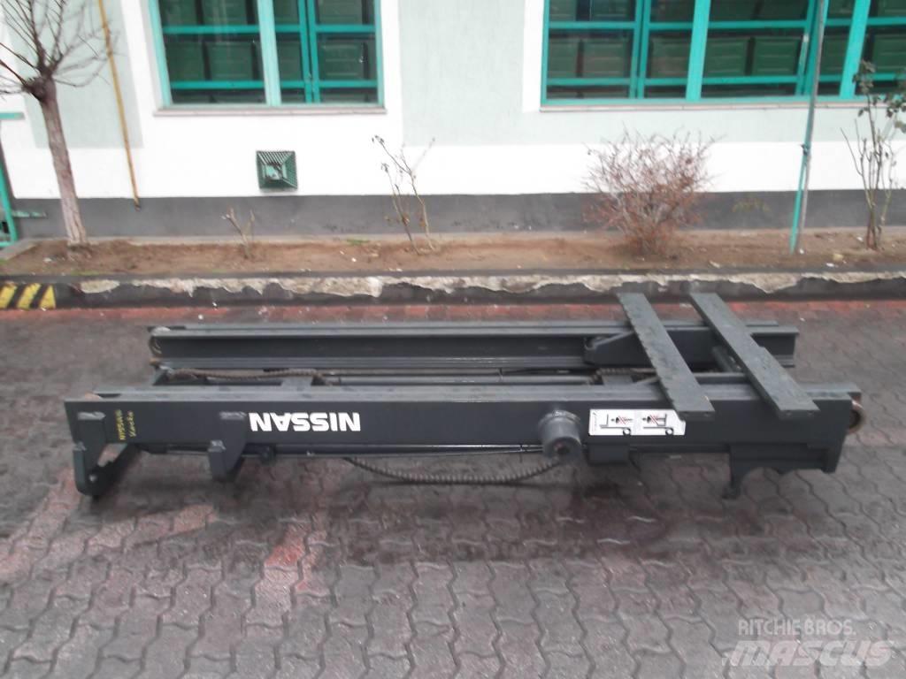 Nissan FD25 M-0441 Skyvemast trucker