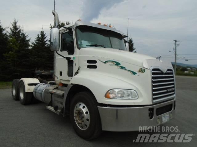 Mack CXU 613 Trekkvogner