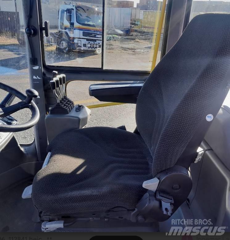 Kalmar DCF80-6 Diesel Trucker