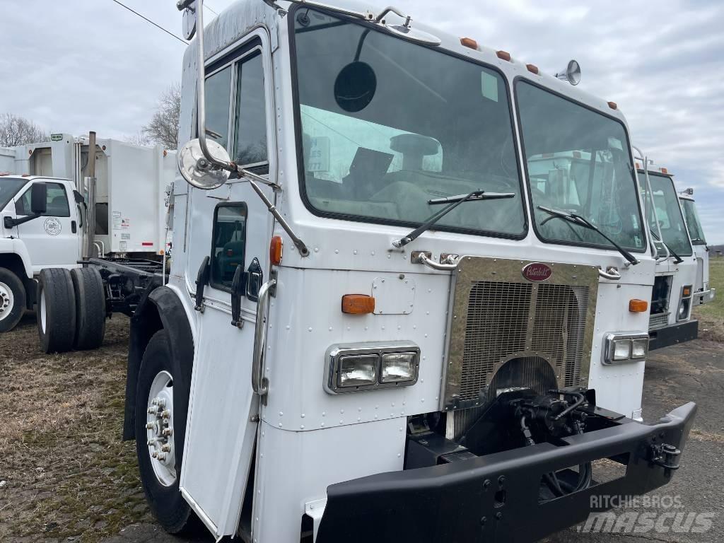 Peterbilt 320 Chassis