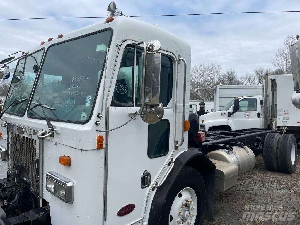 Peterbilt 320 Chassis