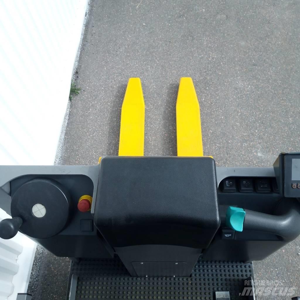Jungheinrich EKS 110 Middelsløftende plukketruck