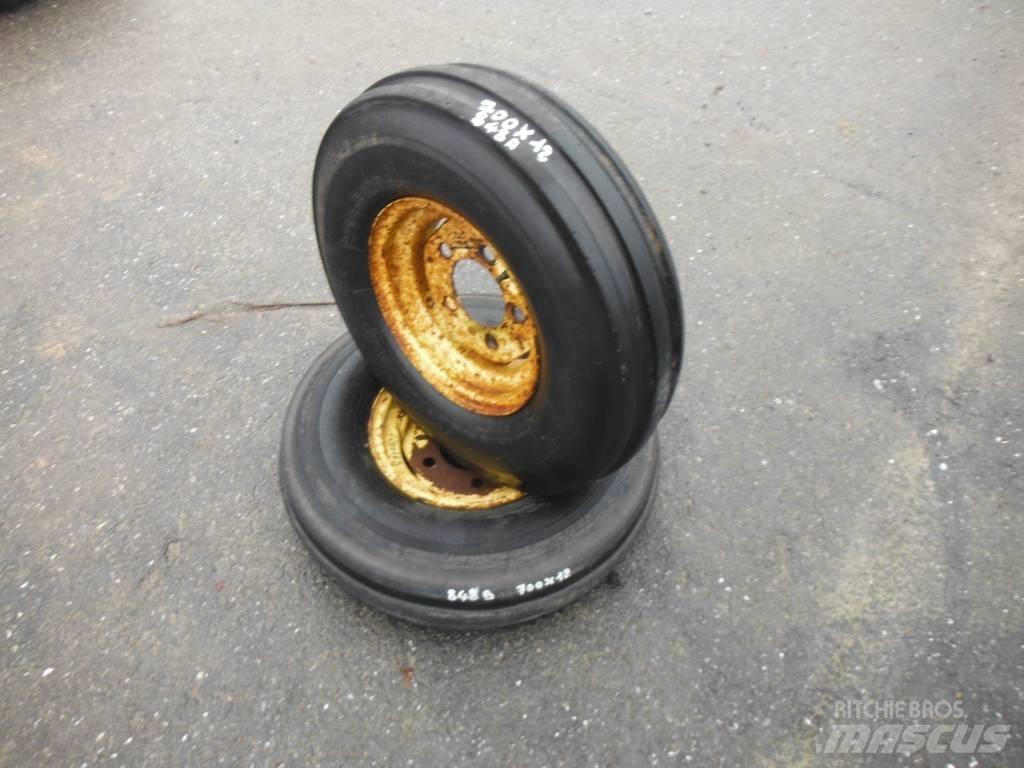 Dunlop 7.00X12 Dekk, hjul og felger