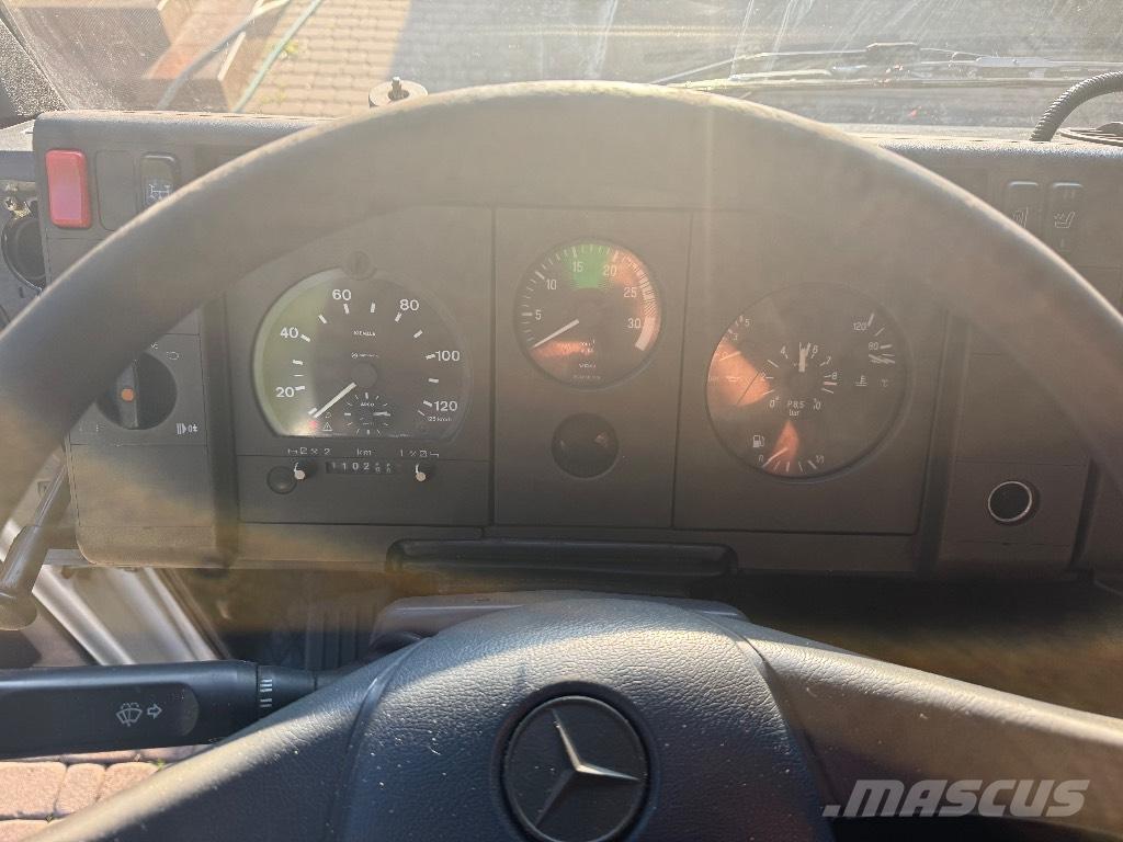 Mercedes-Benz 817 Bilmontert lift