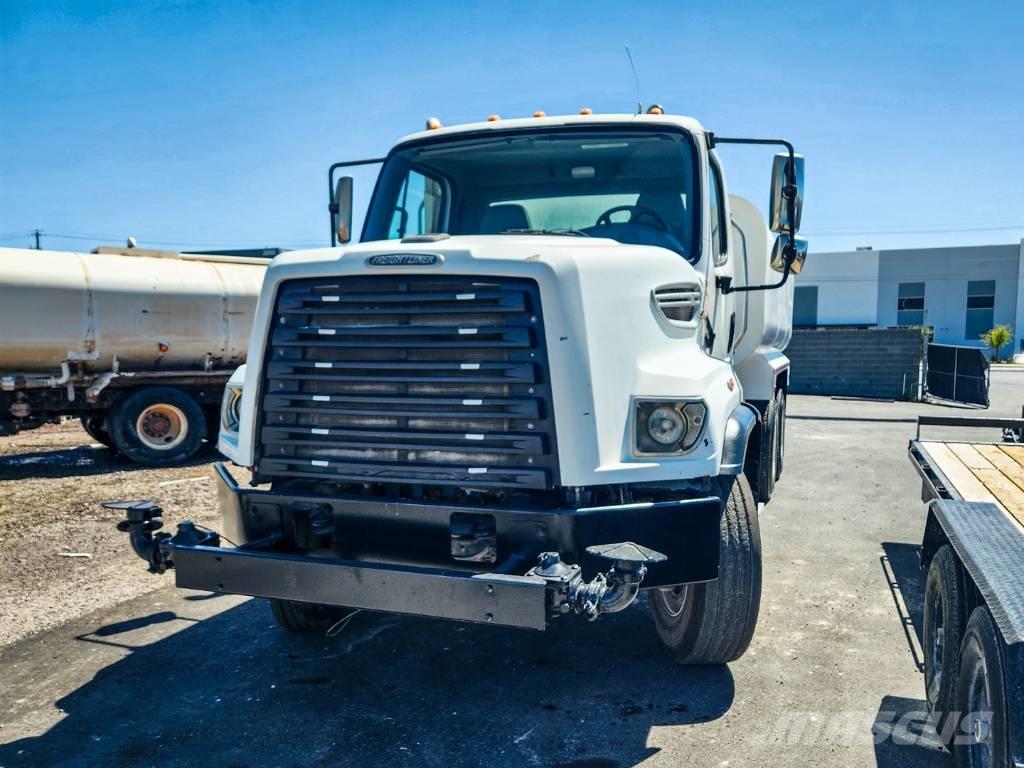 Freightliner 108 SD Vanningsvogn for støvdemping