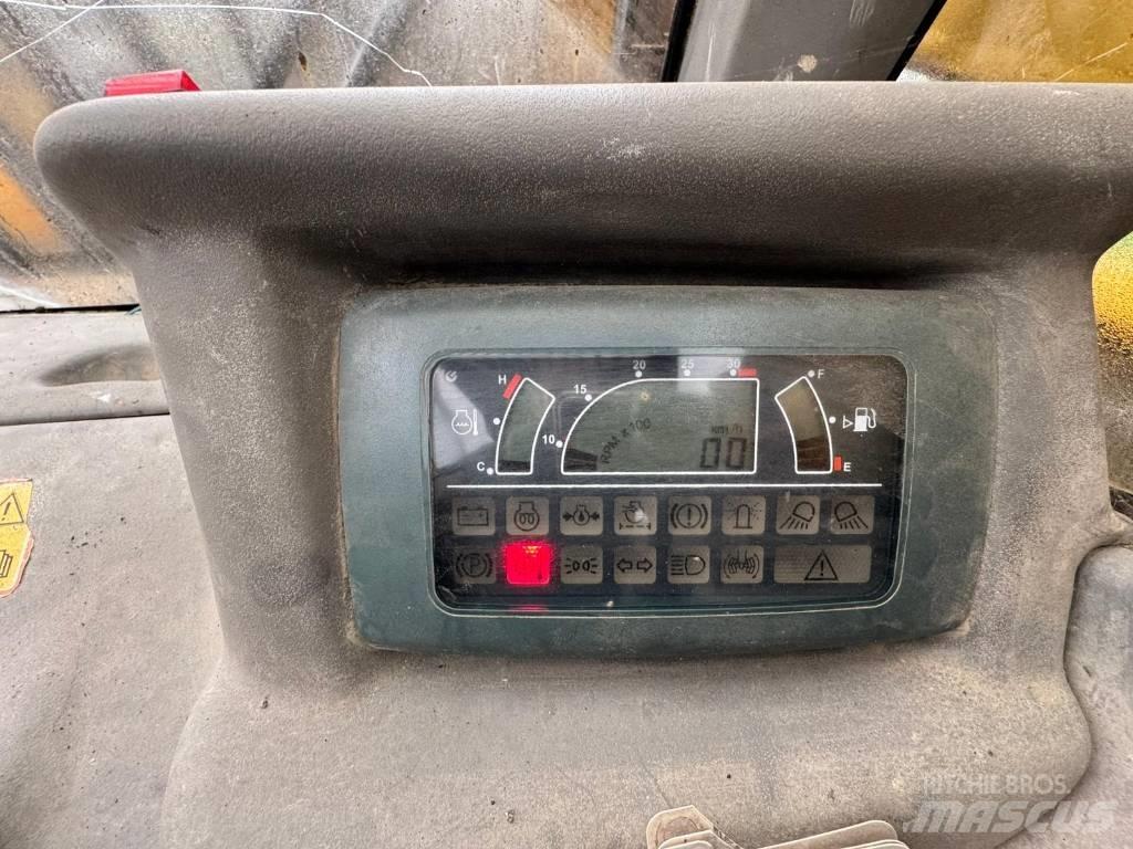 Komatsu WH 714 Teleskoplastere
