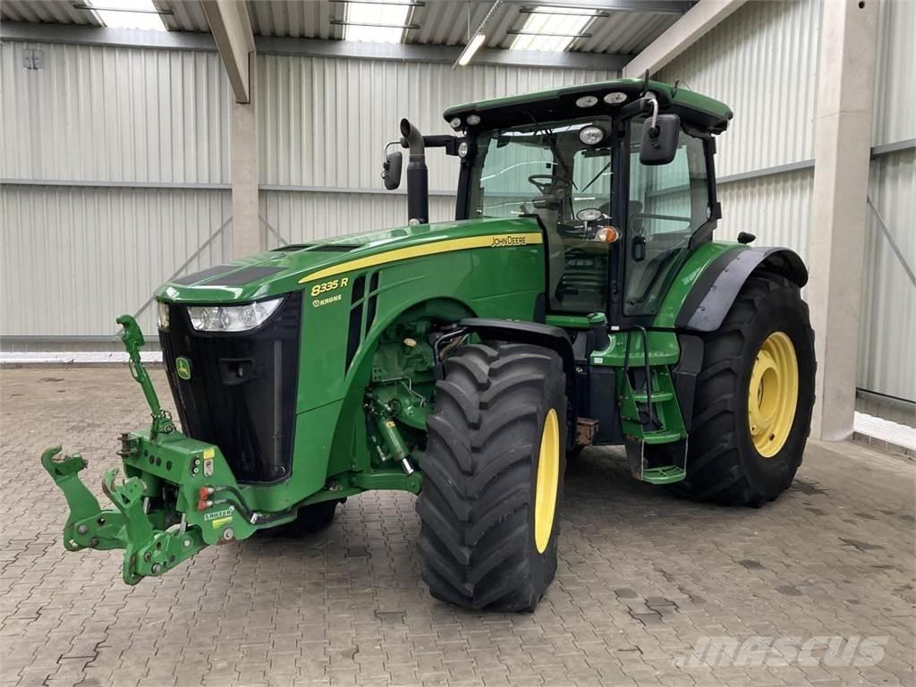 John Deere 8335R Traktorer