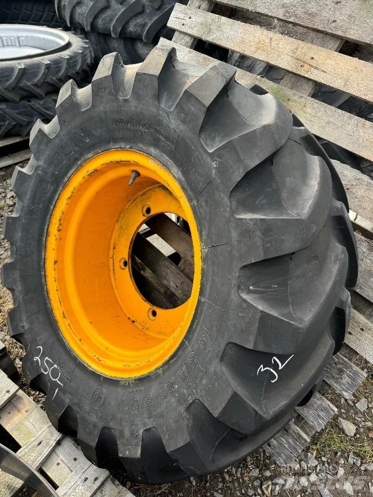Michelin 14.5R20 Dekk, hjul og felger
