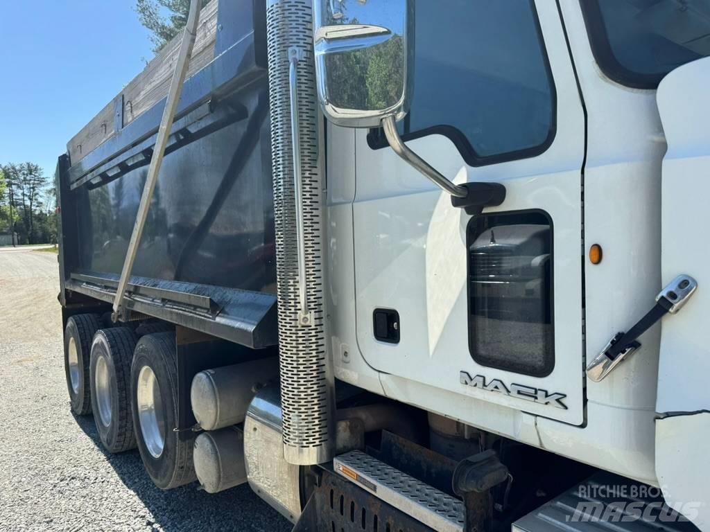 Mack GU713 Tippbil