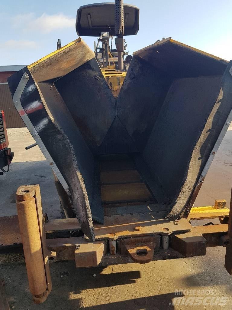 Volvo TITAN 2820 Asfaltutleggere
