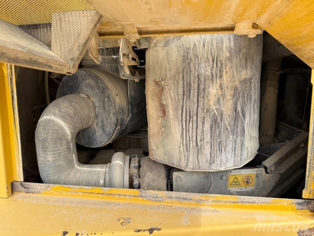 Komatsu D 155 AX-6 Dozere Beltegående