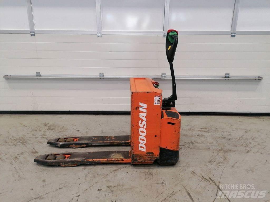 Doosan LEDH20M Lavtløftende truck